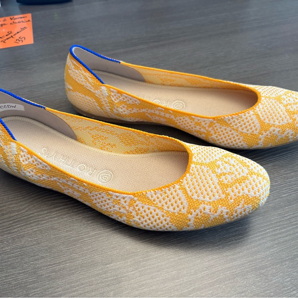 NWOT Rothy's Yellow and White Daisy Square-toe Flats